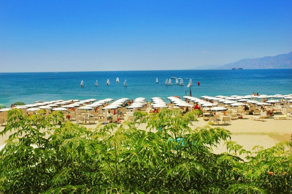 Regent Beach Hotel & Apartments 雷焦卡拉布里亚 外观 照片