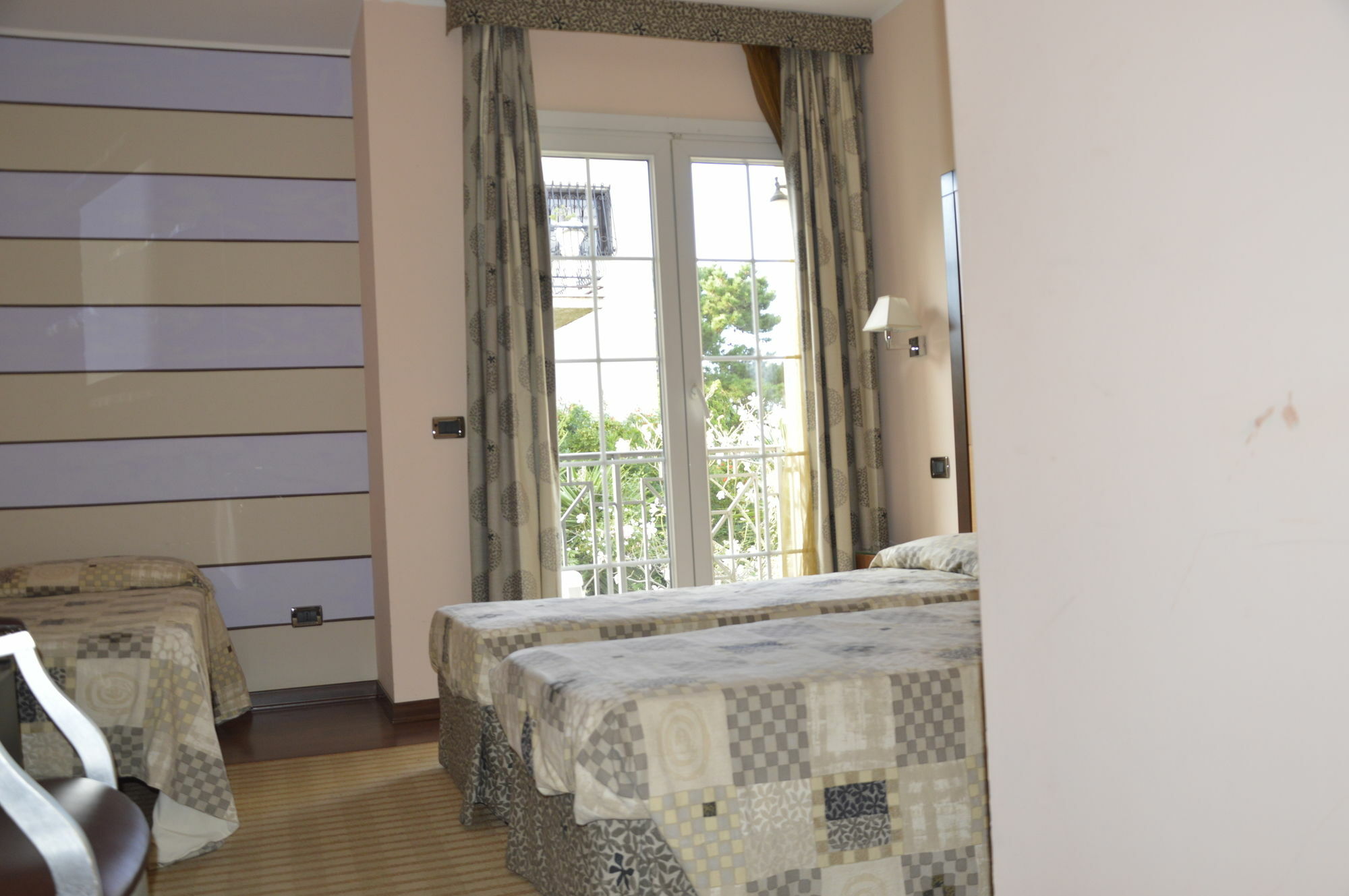 Regent Beach Hotel & Apartments 雷焦卡拉布里亚 外观 照片